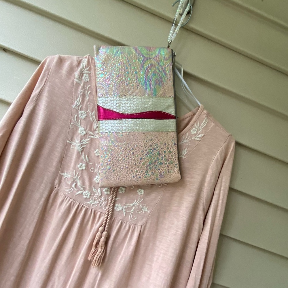 VGU Anita🌸Pink🎀Textured Clutch/Wristlet w/Beaded Zipper Pull & 2 Inside Pockets - Picture 13 of 16